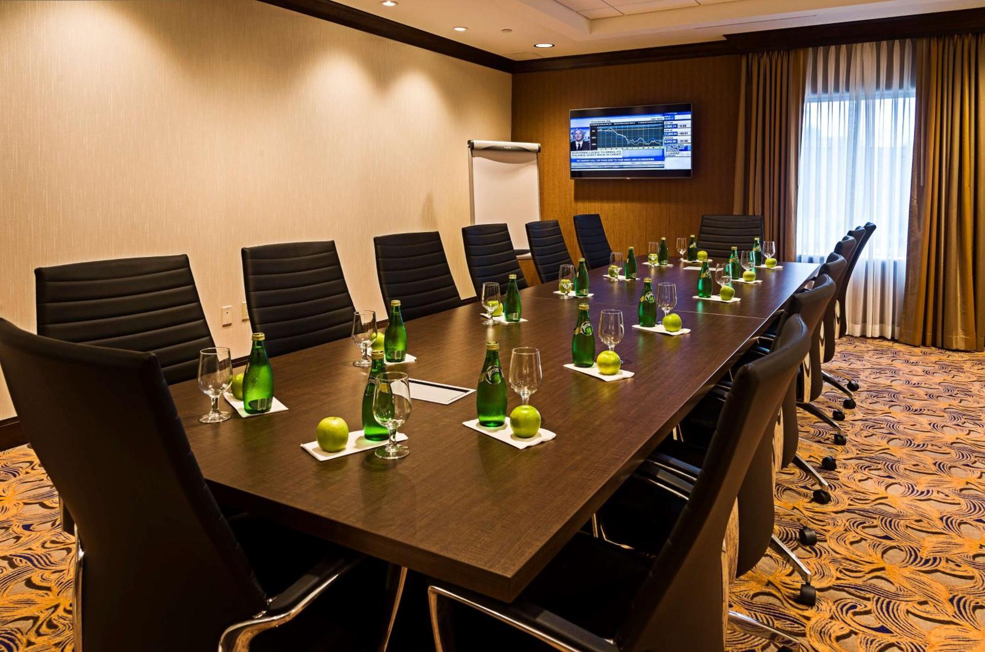 Hampton Inn By Hilton Ottawa Airport エクステリア 写真