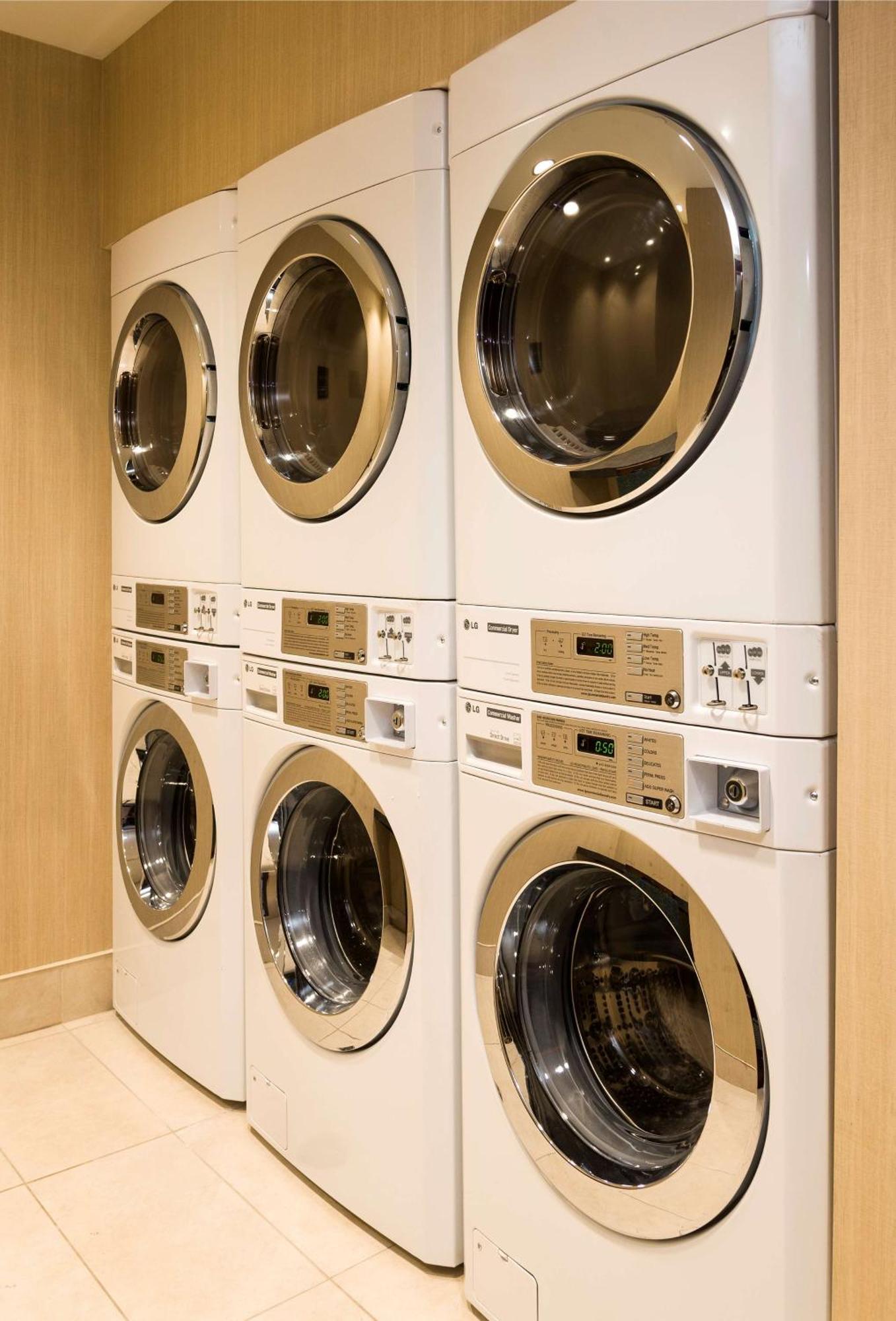 Hampton Inn By Hilton Ottawa Airport エクステリア 写真
